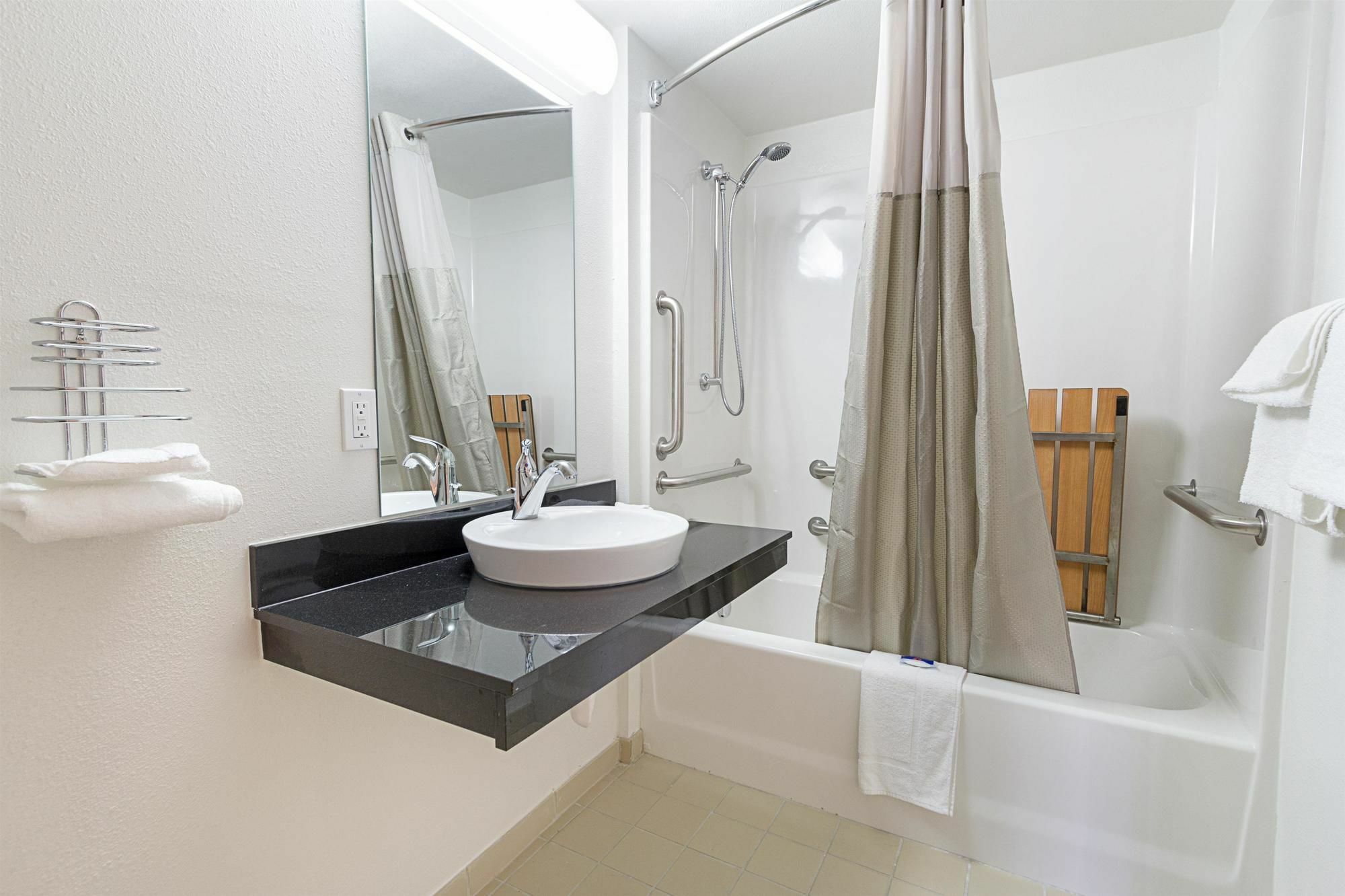Red Roof Inn Plus+ Columbus - Worthington Bagian luar foto