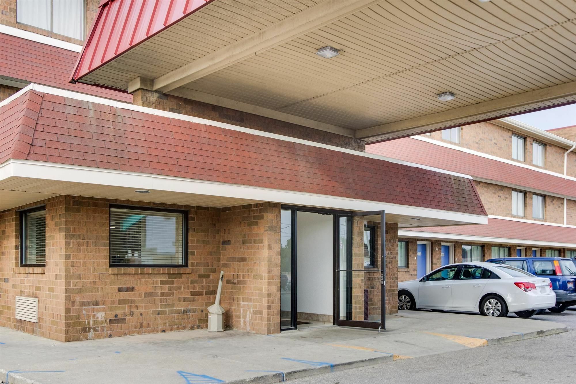 Red Roof Inn Plus+ Columbus - Worthington Bagian luar foto