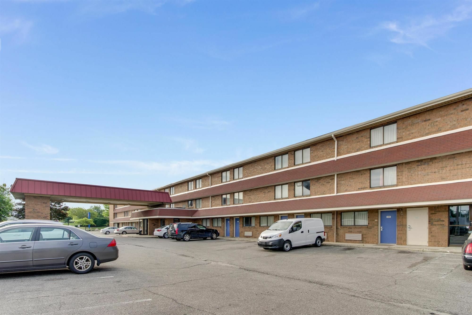 Red Roof Inn Plus+ Columbus - Worthington Bagian luar foto