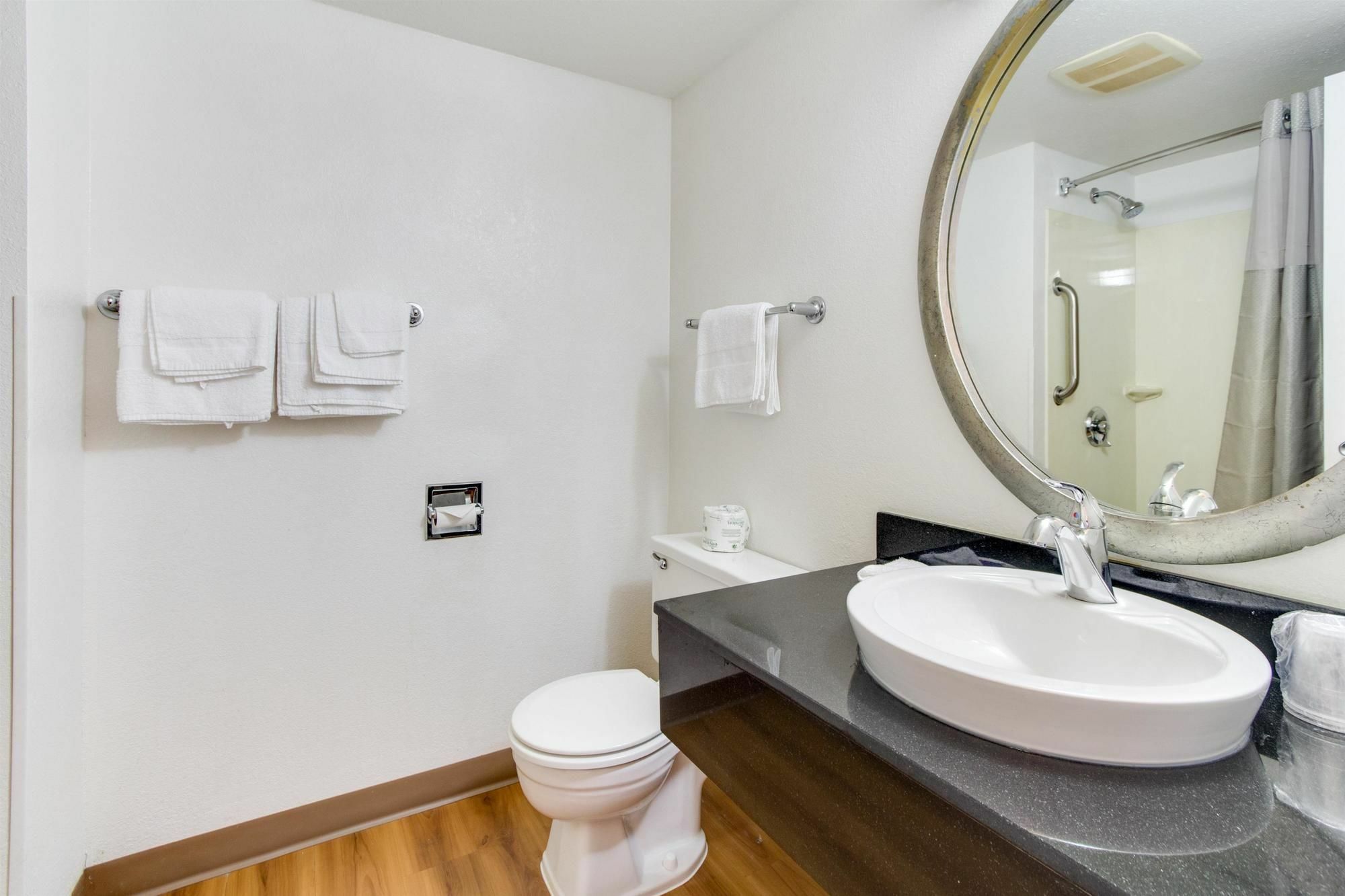 Red Roof Inn Plus+ Columbus - Worthington Bagian luar foto