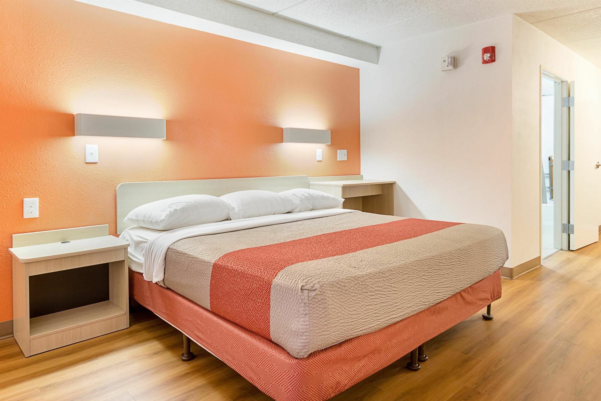 Red Roof Inn Plus+ Columbus - Worthington Bagian luar foto
